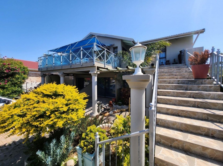 4 Bedroom Property for Sale in Wavecrest Eastern Cape